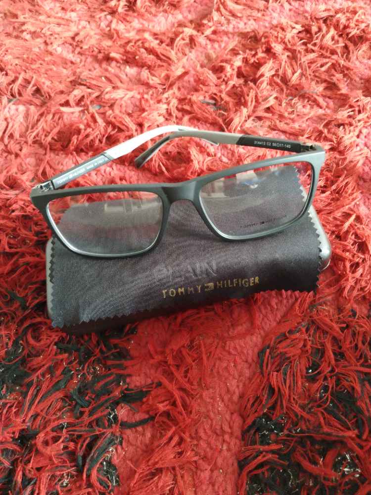 Tommy Hilfiger glasses frame image - Mobimarket