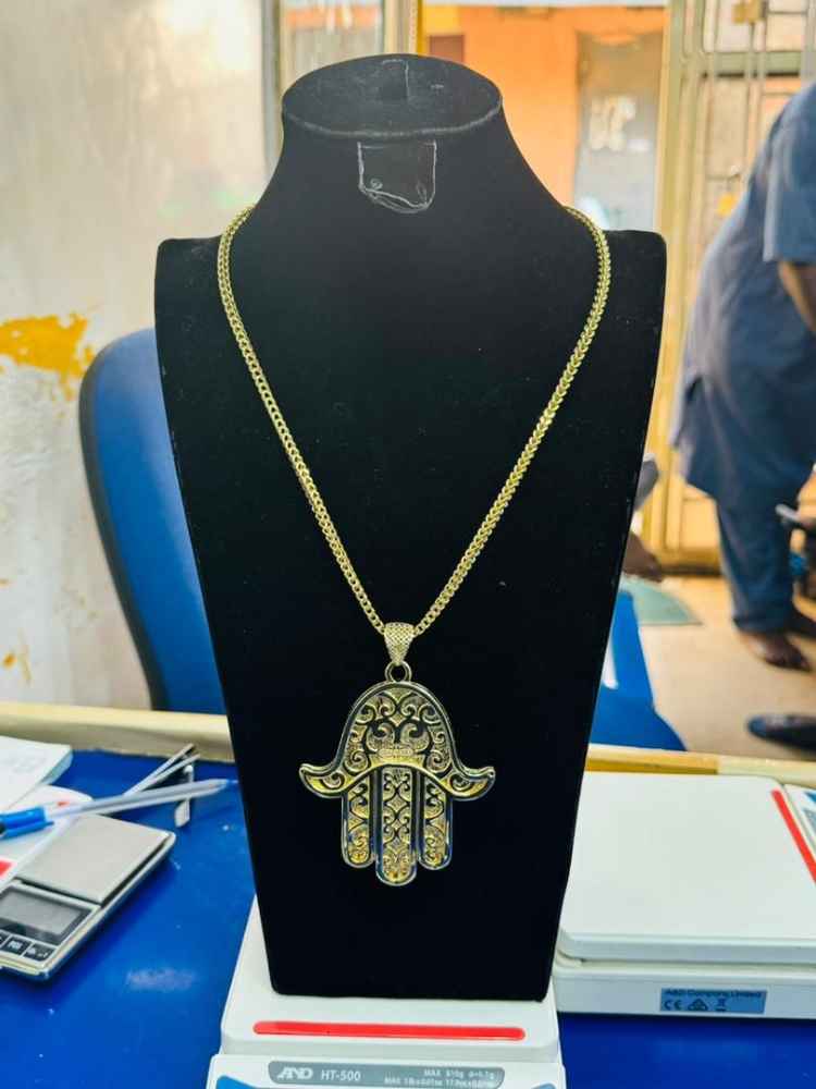 Gold chain and pendant image - Mobimarket