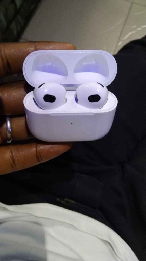 Original Apple Airpod image - Mobiarket