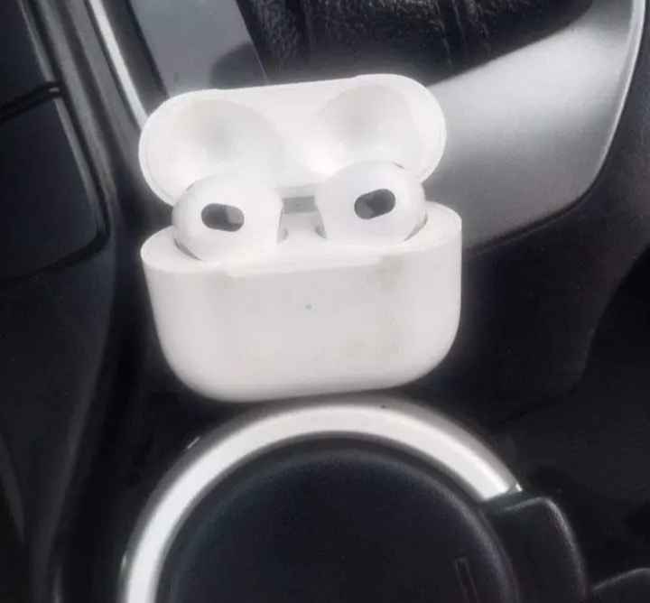 Original Apple Airpod image - mobimarket