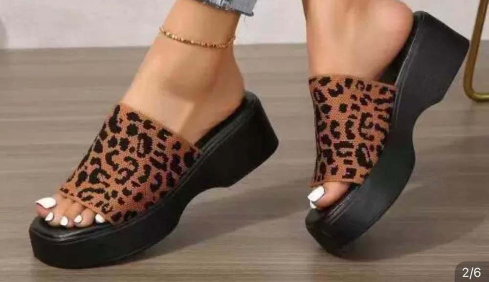 Woman fashion shoe image - mobimarket