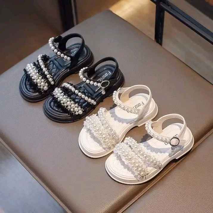 Kind of kids shoes image - Mobi market