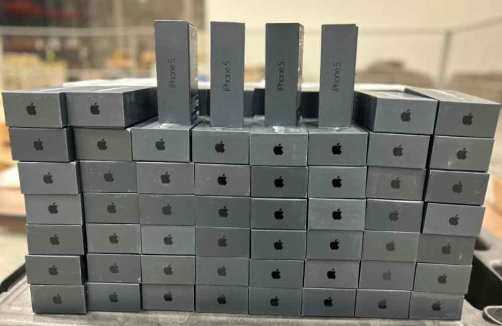 Apple iPhone 4s and 5 image - mobimarket