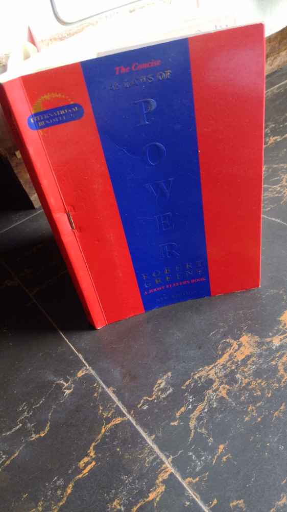 The 48 laws of power by Robert Greene image - Mobi market