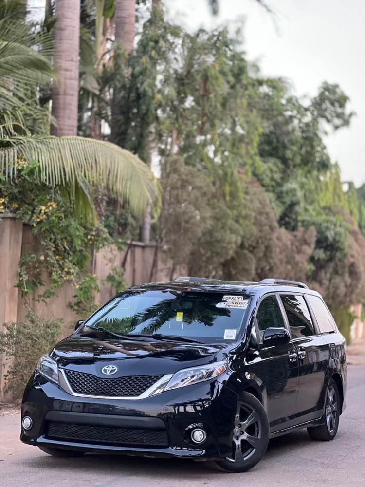 2018 TOYOTA SIENA image - Mobi market